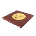 Speelplaatstegel rood met gele smiley knipoog
